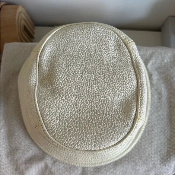 Authentic Hermès Calvi Bucket Hat - Blanc Cassé Cerf Lourd Leather (Deerskin)